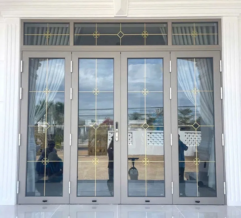 Khóa vân tay cửa nhôm có chống nước không? 7 sự thật cần biết 2 Cửa nhôm kính mặt tiền cần kiểm tra hướng mưa trước khi lắp khóa