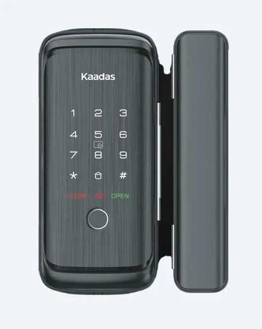 Cài đặt khóa Kaadas R8-5GL: Hướng dẫn chi tiết, dễ làm 4 Mặt trước khóa Kaadas R8-5GL với bàn phím số, vùng đọc thẻ và cảm biến vân tay.